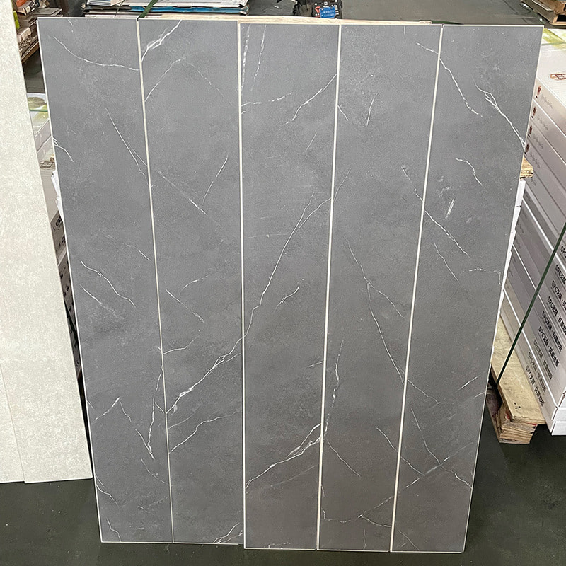 Weißer und schwarzer Marmor mit Holzmaserung, starrer Kern, Interlock-Klickverschluss, Vinyl-Dielenboden, Piso-PVC-Innenboden, Klick-Piso-SPC-Bodenbelag